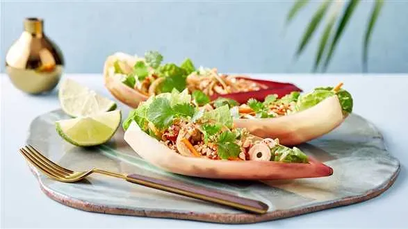 Sałatka z kwiatem bananowca