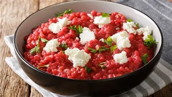 Pęczotto z burakiem i kozim serem