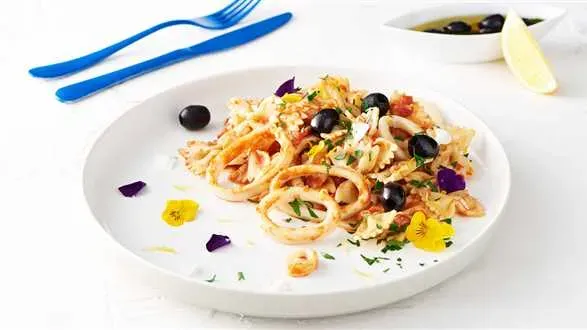 Kalmary w sosie pomidorowym