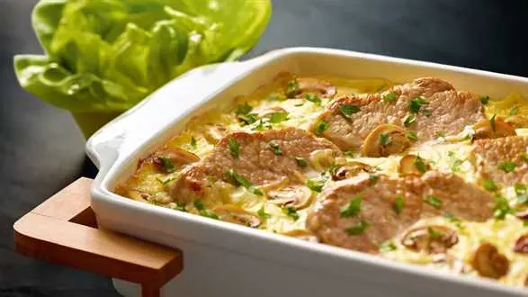 Schab zapiekany pod beszamelem z pieczarkami
