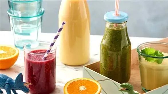 Zielony sok z jabłek, kiwi i jarmużu