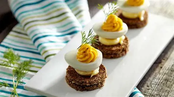 Jajka faszerowane pastą z kawioru