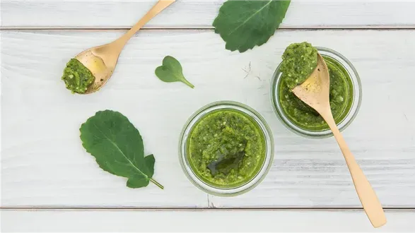 Pesto z liści rzodkiewki