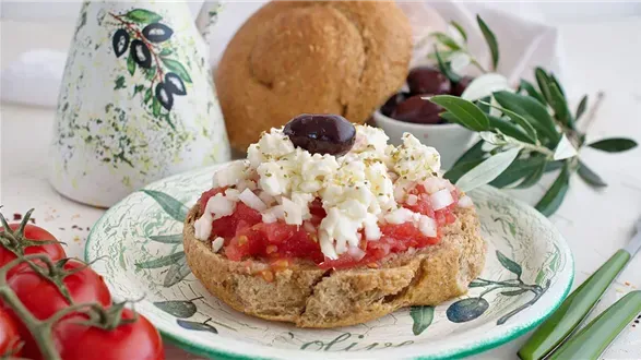 Dakos – przepis na grecką przekąskę