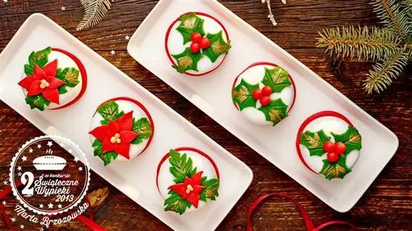 Aromatyczne minitorciki pomarańczowe otulone marcepanem i lukrem