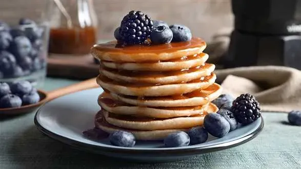 Miodowe pancakes z owocami