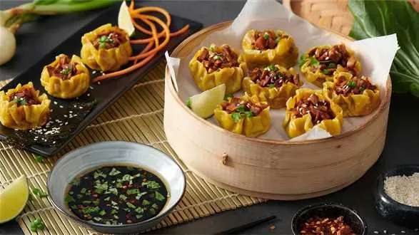 Wegańskie pierożki dim sum z chlebowcem