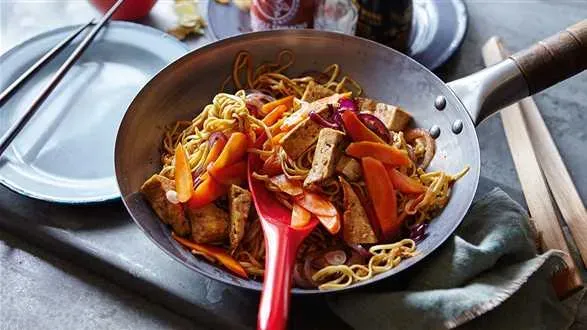 Pad thai z tofu i imbirem