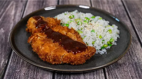 Schabowy tonkatsu z ryżem z edamame