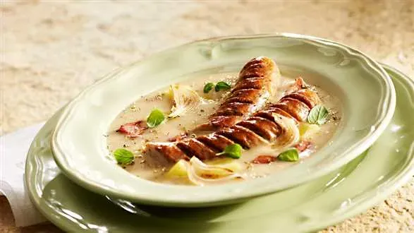 Barszcz biały z kiełbasą