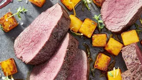 Comber z jelenia z dynią i sosem żurawinowym