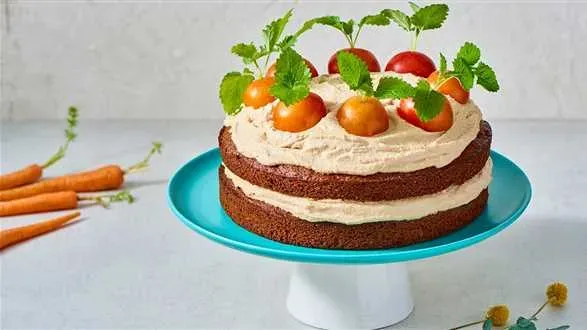 Wegański tort marchewkowy