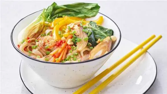 Smażony makaron stir fry