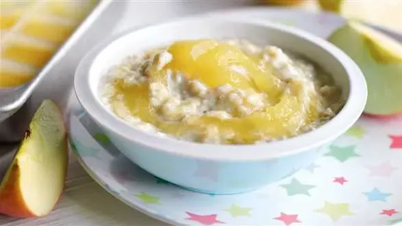 Owsianka z musem jabłkowym