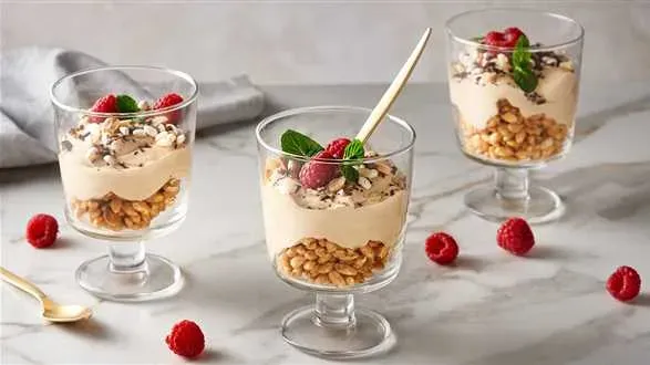 Deser karmelowy z ryżem preparowanym