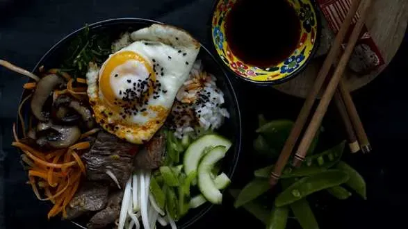 Bibimbap z wołowiną
