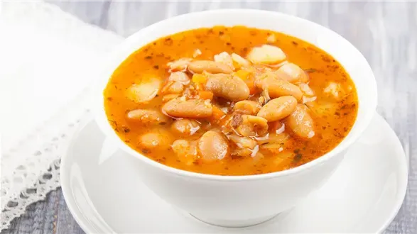 Zupa fasolowa tradycyjna