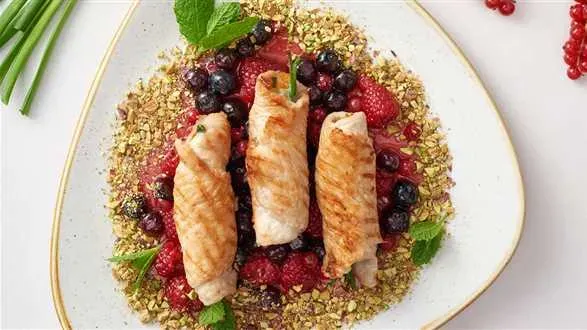 Roladki z indyka z owocami i serem gorgonzola