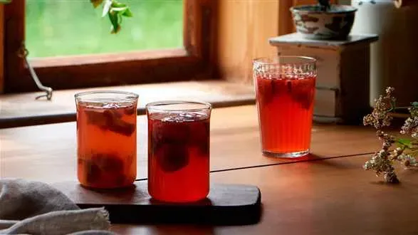 Kompot z rabarbaru na dwa sposoby