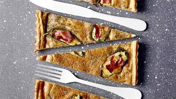 Quiche z papryczkami padrón i wędzonym serem