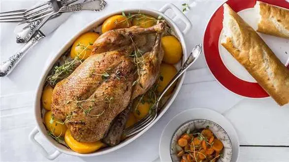 Kaczka z brzoskwiniami