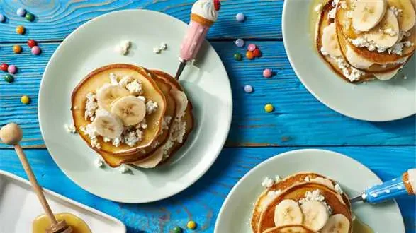 Racuszki z bananami i serkiem twarogowym