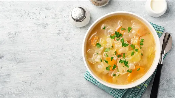 Kapuśniak z młodej kapusty