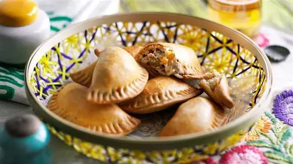 Empanadas z tuńczykiem i oliwkami