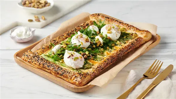 Tarta ze szparagami i kozim serem