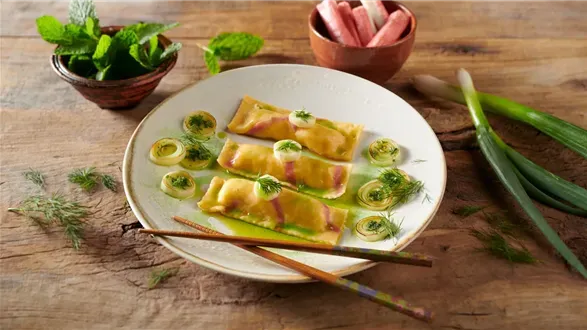 Ravioli z surimi i olejem porowym 