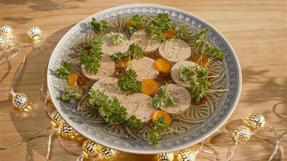 Faszerowana ryba w galarecie