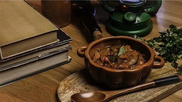 Jednogarnkowy kociołek z kiełbasą i cukinią