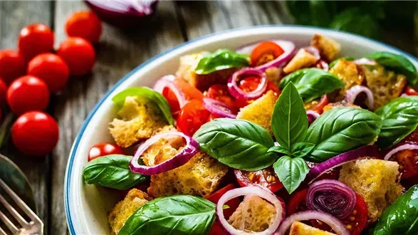 Sałatka włoska Panzanella