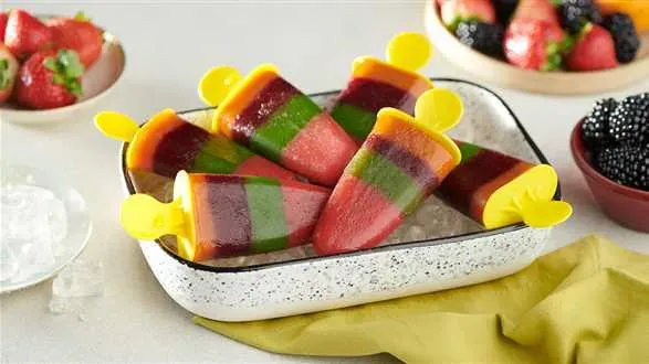 Kolorowe lody na patyku bez dodatku cukru