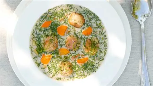 Zupa koperkowa z klopsikami drobiowymi