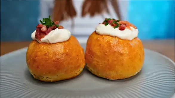 Wytrawne pączki z ziemniakami, twarogiem i boczkiem