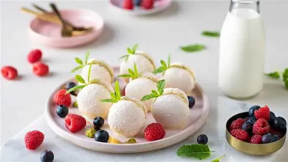 Ciasteczka migdałowe z lodami pistacjowymi