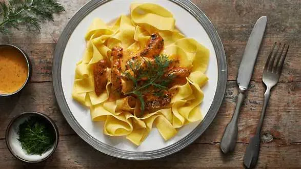 Makaron z kremowym kurczakiem