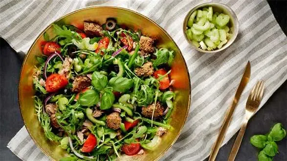 Sałatka w stylu panzanella