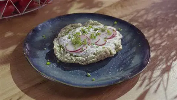 Zielony omlet z białek i puszysty twarożek