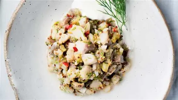 Tatar ze śledzia z musztardą francuską