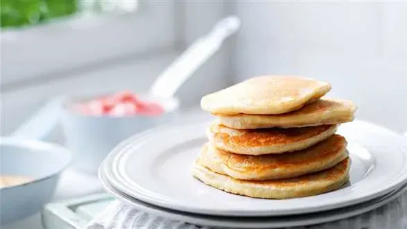 Naleśniki z kremem z rabarbaru