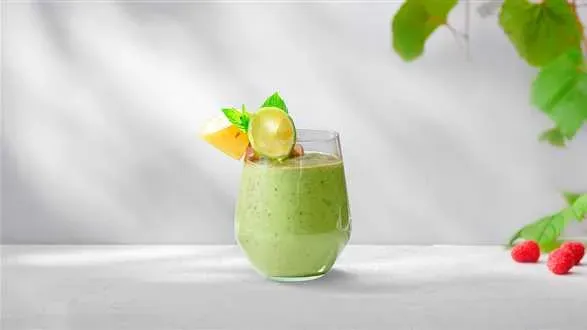 Zielony shake z bananem, szpinakiem i awokado