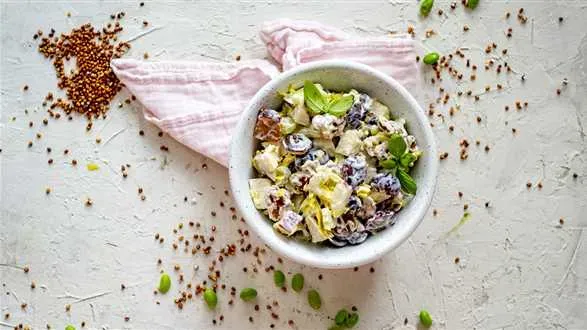 Sałatka Waldorf w lżejszej odsłonie 