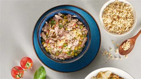 Sałatka z pęczaku i tuńczyka