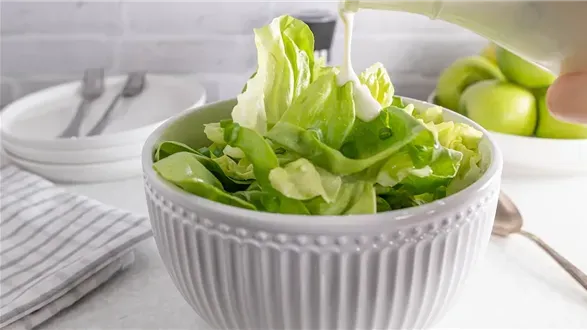 Sałata ze śmietaną