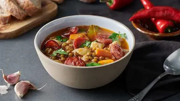 Hiszpańska zupa z soczewicy