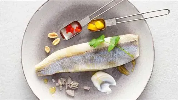 Śledzie w śmietanie