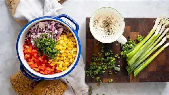 Obiadowa sałatka z kukurydzą