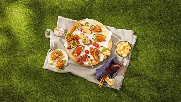 Crostini z mango i awokado